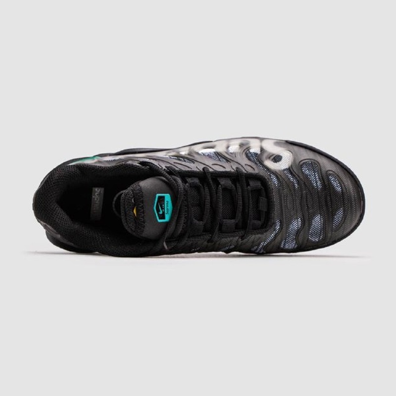Nike Air Max TN x Supreme Black Galactic Jade — 2